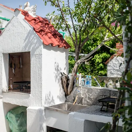 Rab Paradise -3 Bedrooms 3 Bathrooms Vikendica