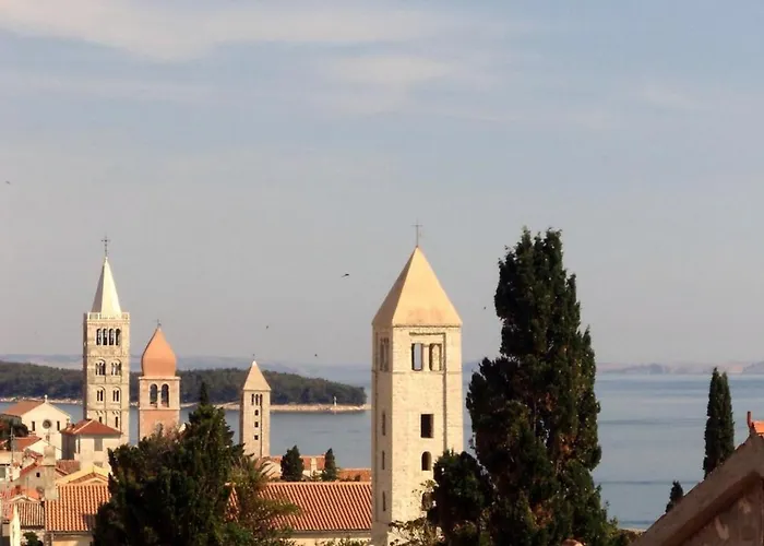 Rab Paradise -3 Bedrooms 3 Bathrooms بيت للعطل Palit