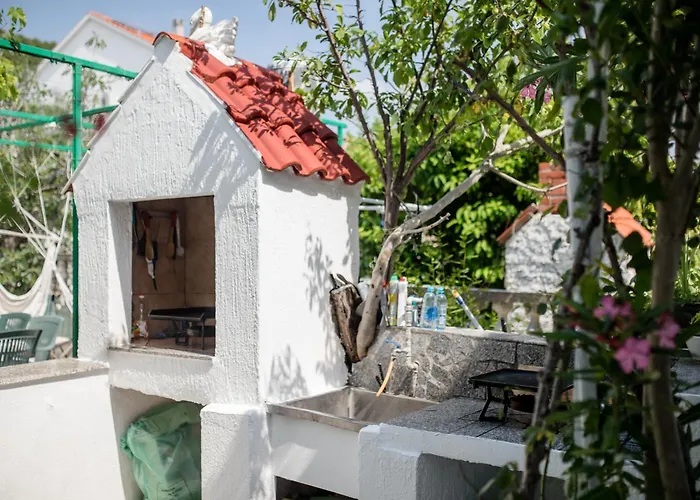 Rab Paradise -3 Bedrooms 3 Bathrooms Vikendica