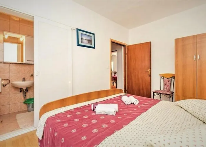 Rab Paradise -3 Bedrooms 3 Bathrooms Vikendica