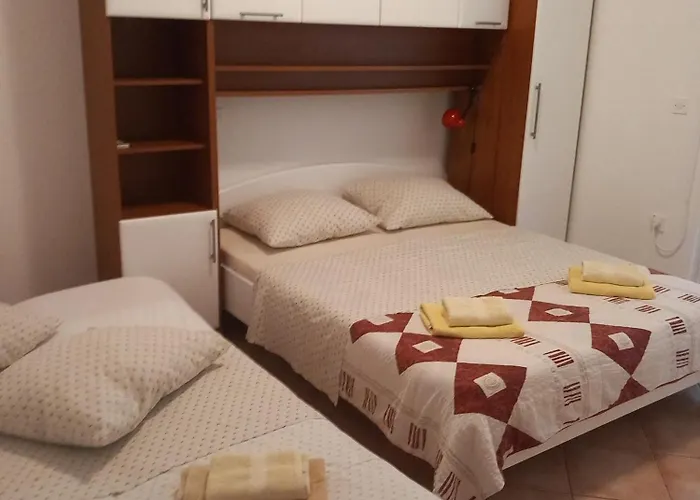 Rab Paradise -3 Bedrooms 3 Bathrooms Vikendica