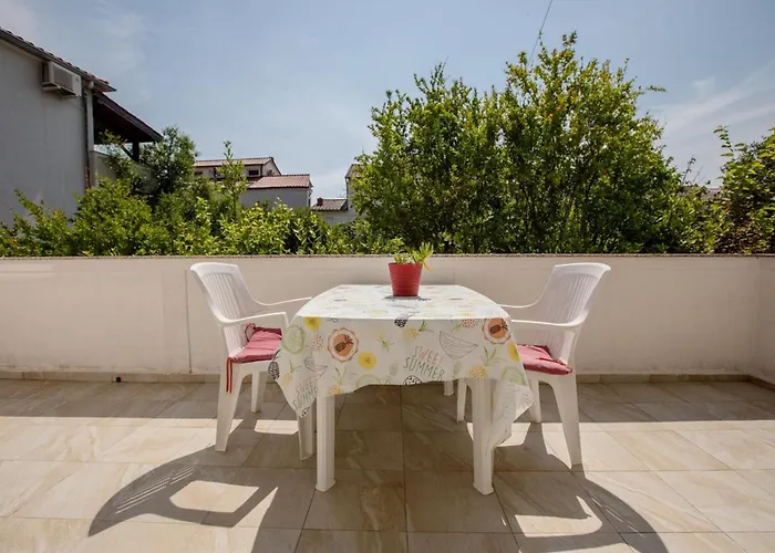 Rab Paradise -3 Bedrooms 3 Bathrooms بيت للعطل *